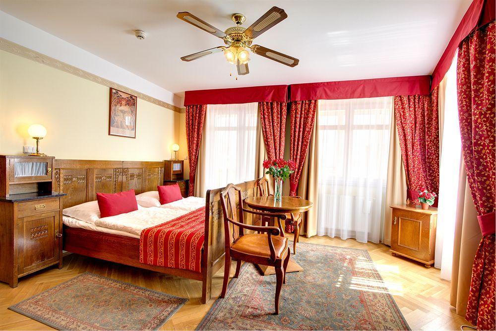 Mucha Hotel 4*