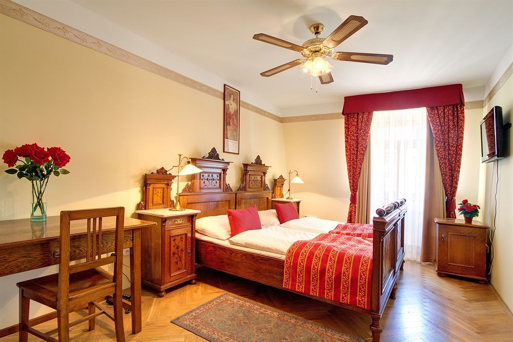 Mucha Hotel 4*
