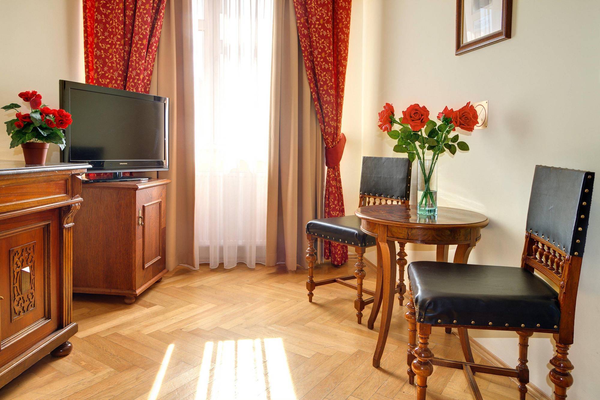 Mucha Hotel 4*