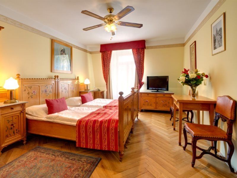 Mucha Hotel 4*