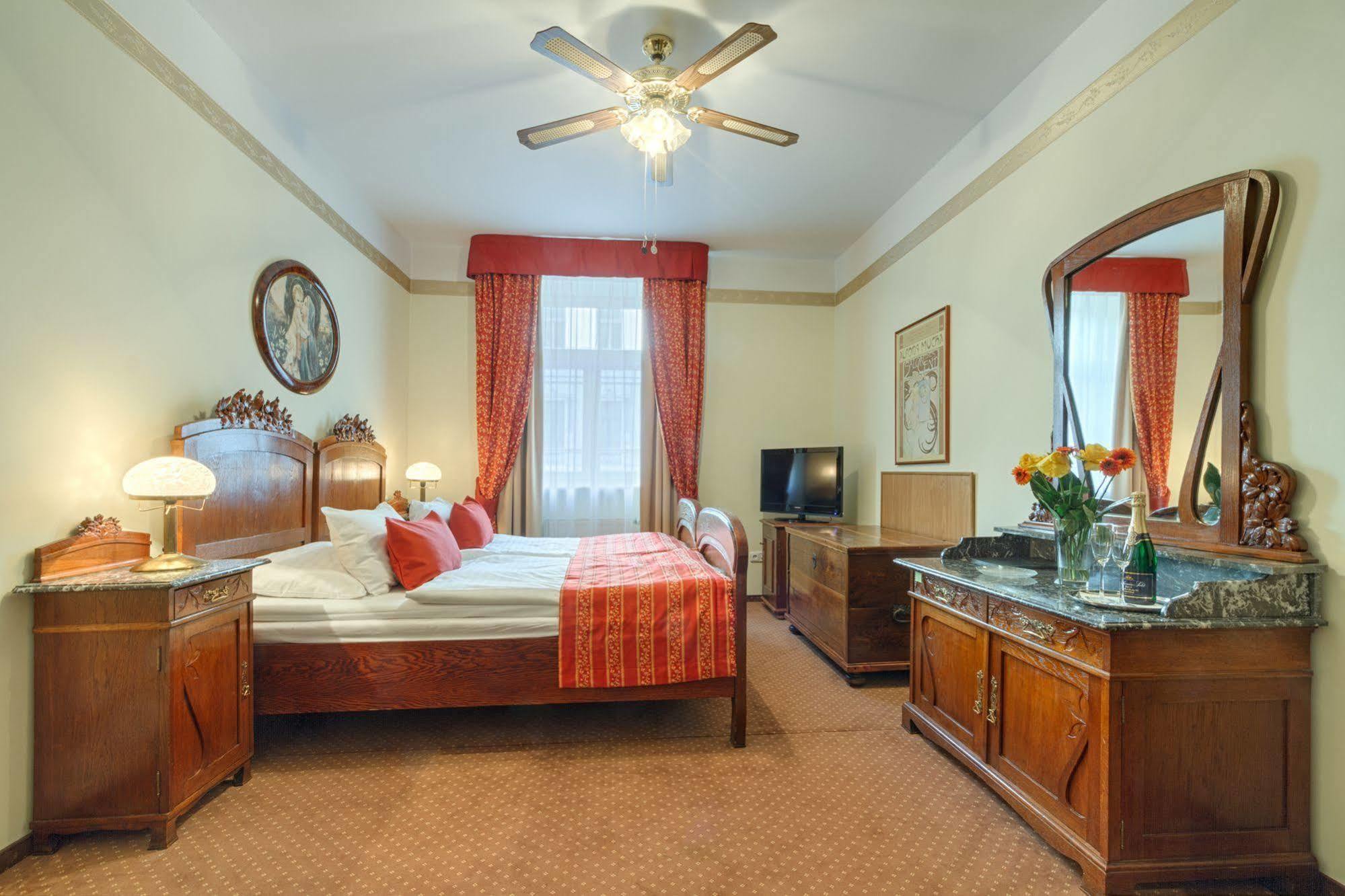 Mucha Hotel